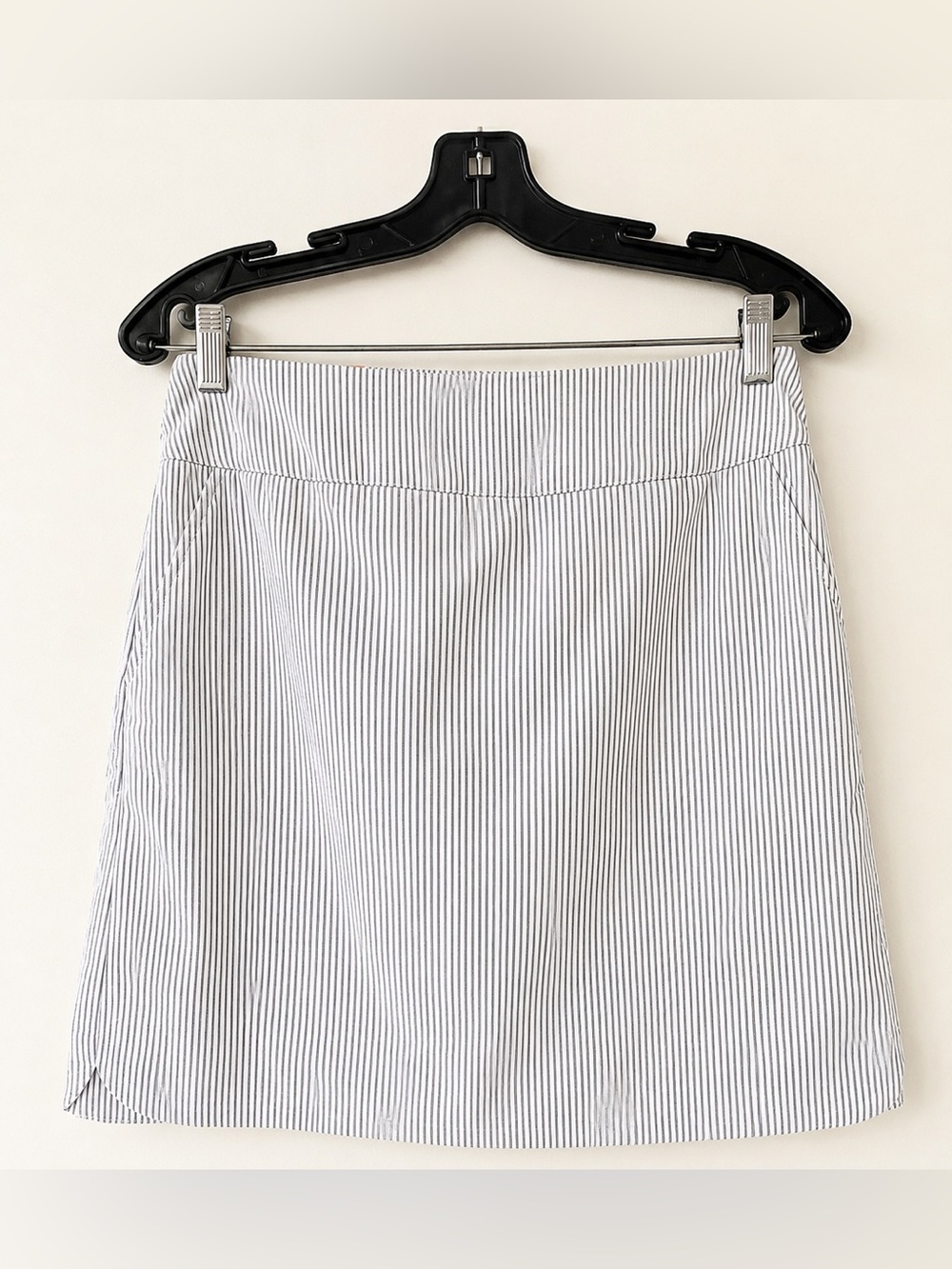 S.C. & Co Size 2 Blue White Pinstripe Skort Tummy Control Pockets NWT Golf